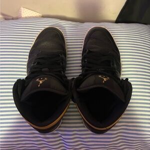 Men's Black and Gold Jordan 1 size 8